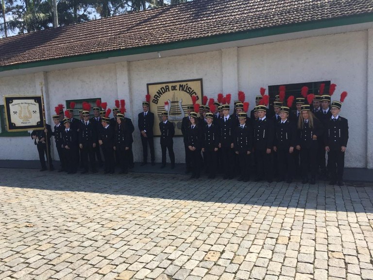 Gruppenfoto im Schatten